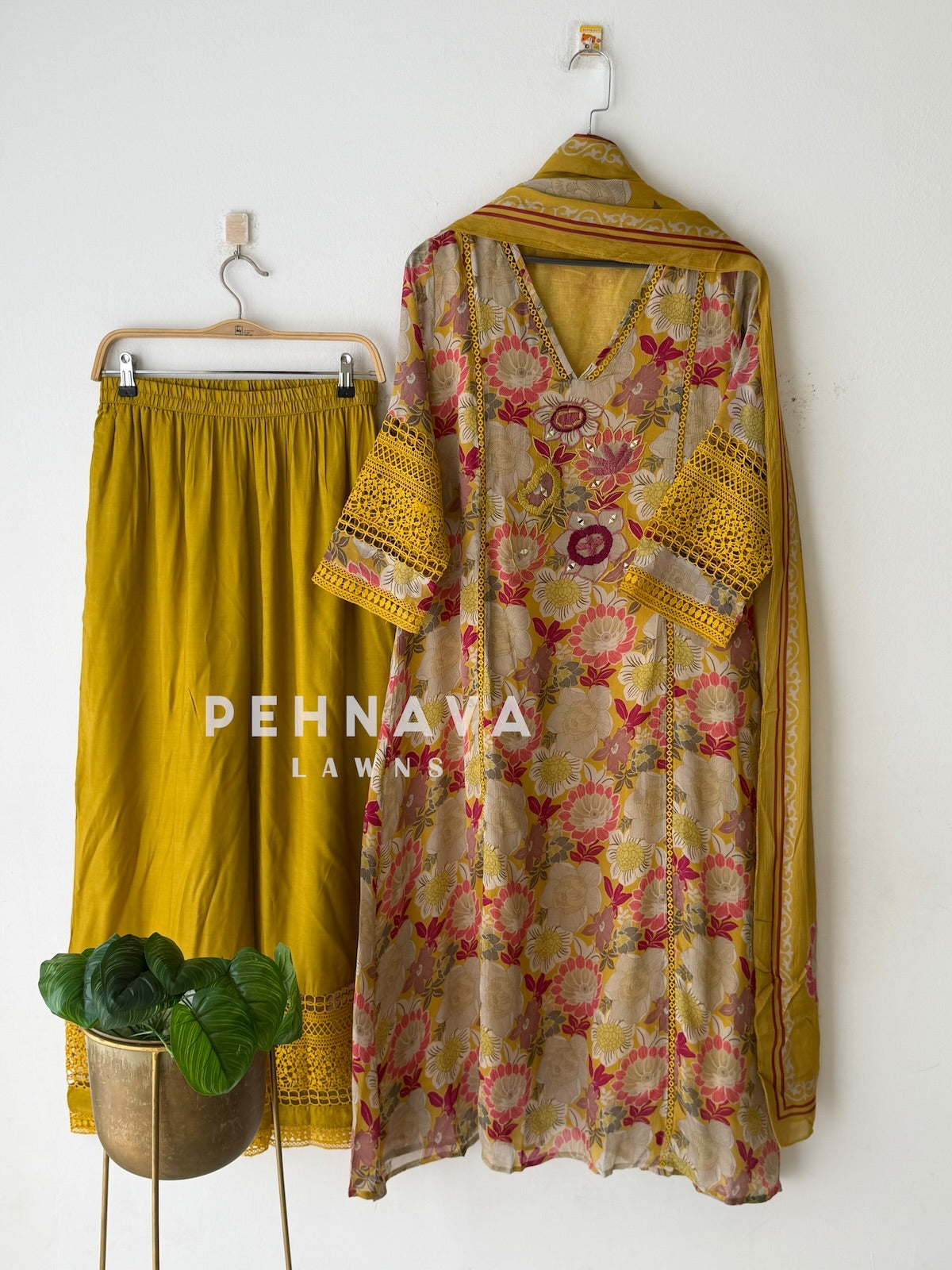 Floral Print Suit with Lace-391