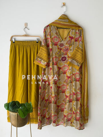 Floral Print Suit with Lace-391