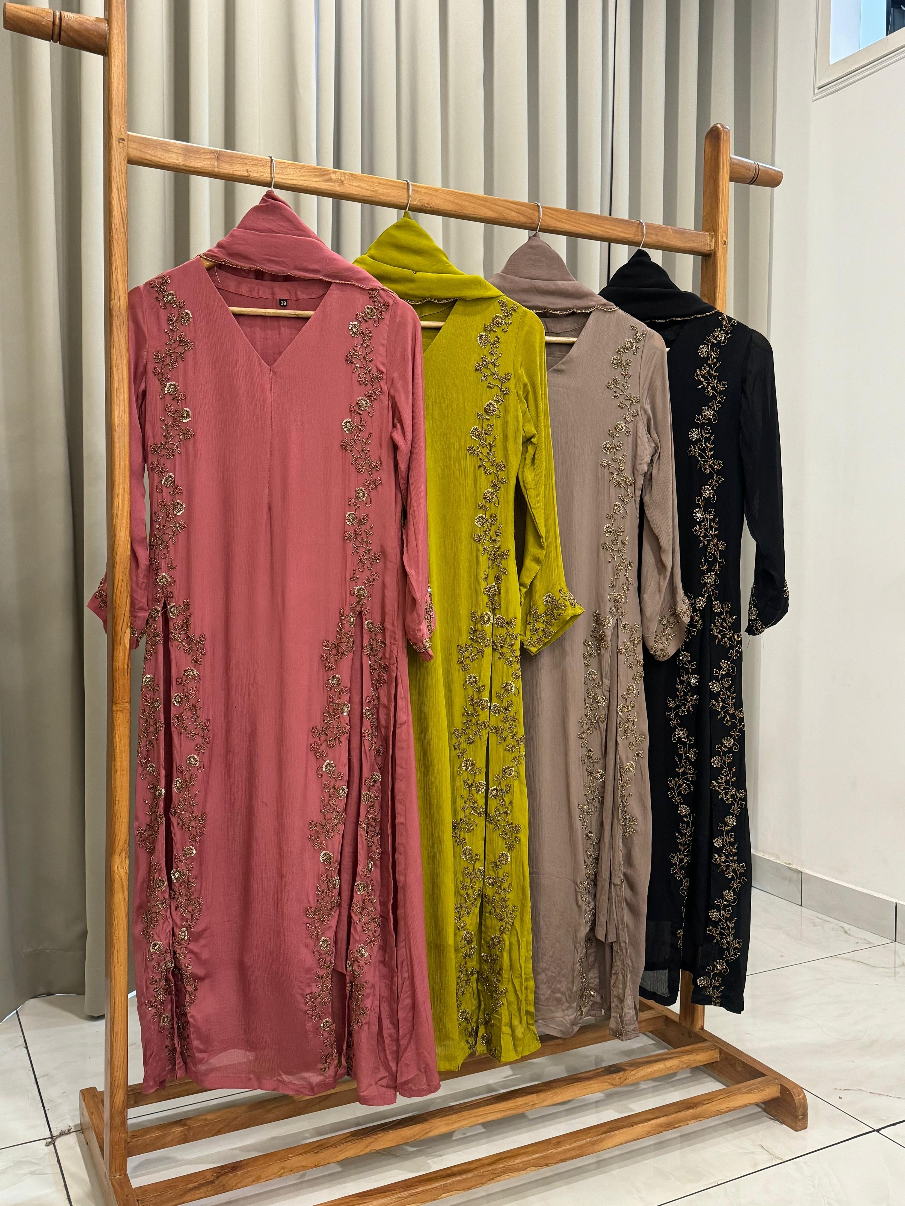 Chinnon handworked Side-slitted suit with flared bottom