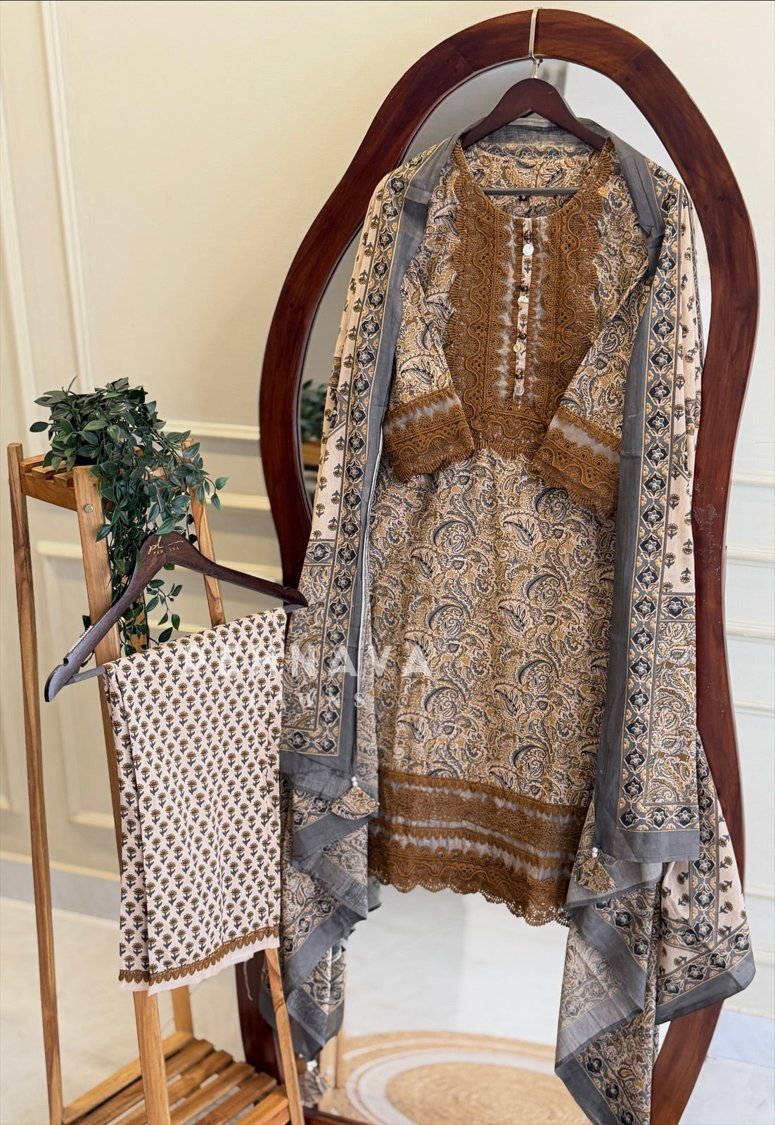 Lace Trimmed Printed Suit Set 253