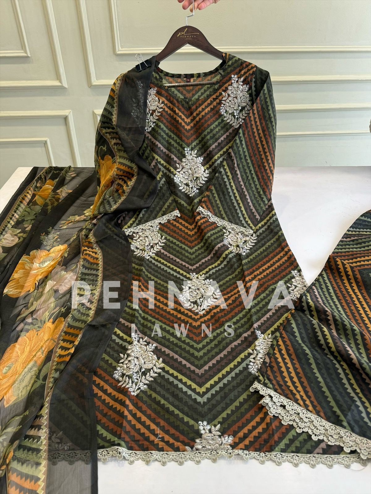 Chevron Lawn Suit with Printed Dupatta-Chiffon/Cotton