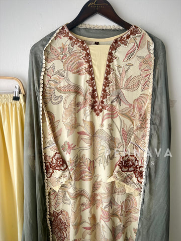 New Floral Embroidery Kurtha Suit