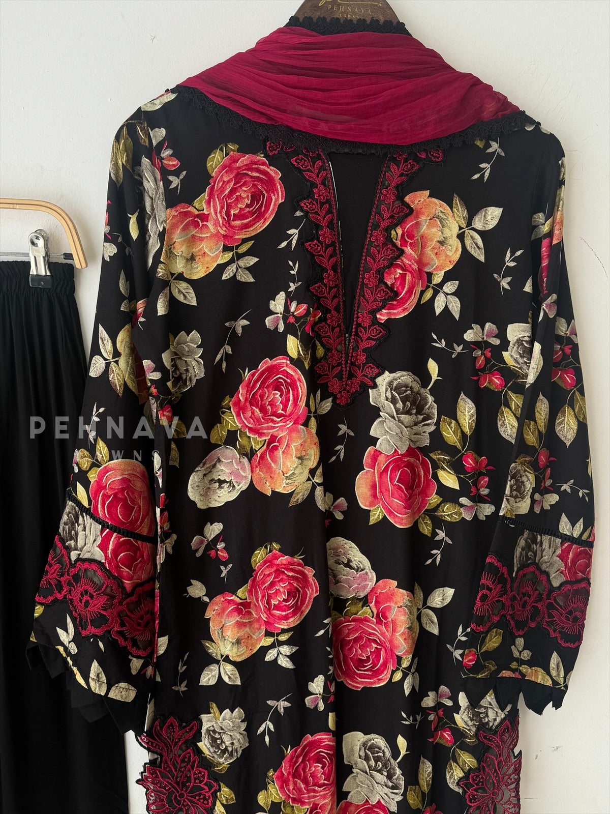 New Floral Embroidery Kurtha Suit-143 - Pehnava Lawns