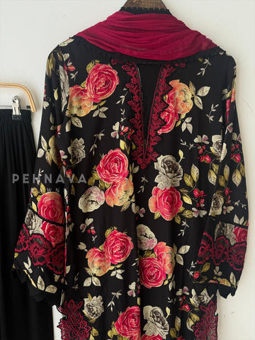 New Floral Embroidery Kurtha Suit-143 - Pehnava Lawns
