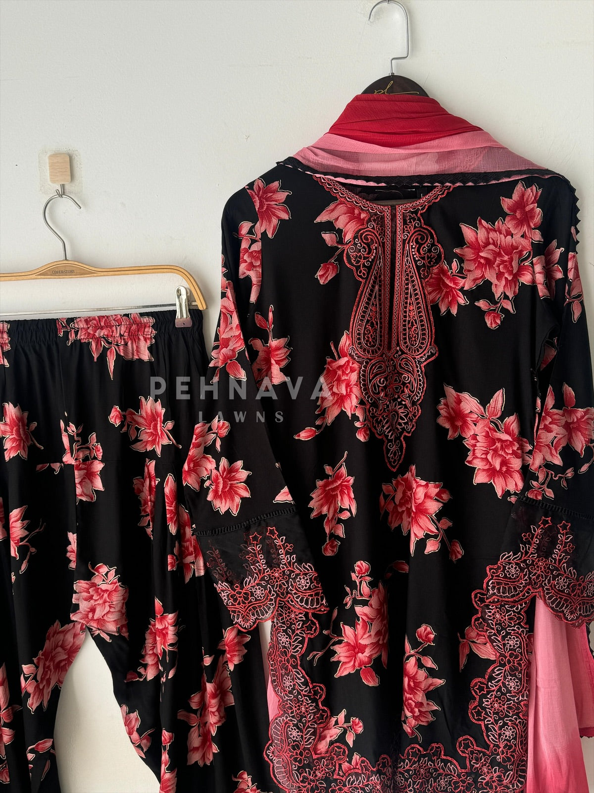 New Floral Embroidery Kurtha Suit Set-268 - Pehnava Lawns