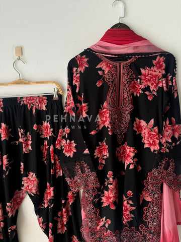New Floral Embroidery Kurtha Suit Set-268 - Pehnava Lawns