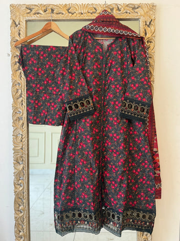Pure Lawn Suit with embroidered patches and lace detailings-Sd5
