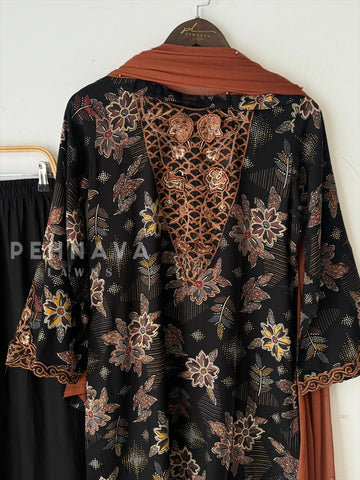 New Floral Embroidery Kurtha Set-143