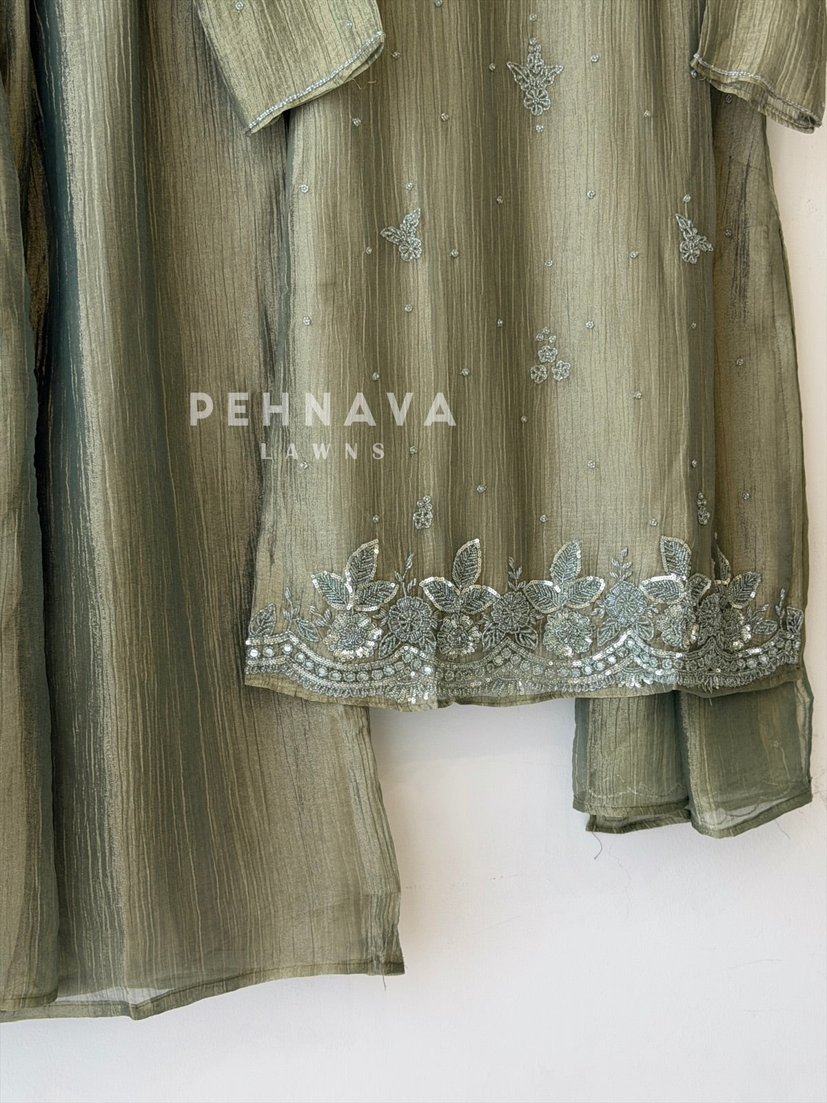 Tissue Handworked Three Piece Suit 8934