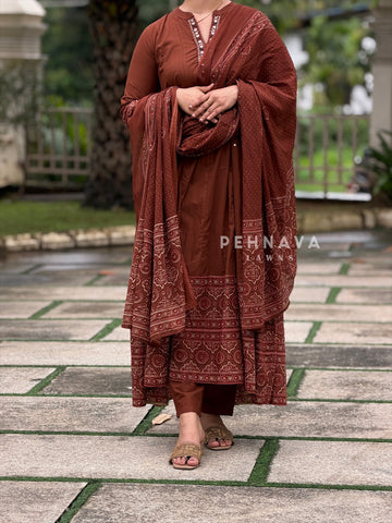 Border Printed Cotton Suit Set-19700 - Pehnava Lawns