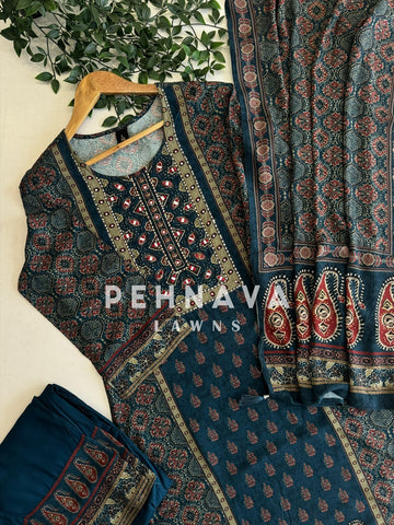Classic Muslin Printed Ethnic Ensemble - Pehnava Lawns