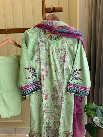 Floral Embroidered Pakistani Suit-2