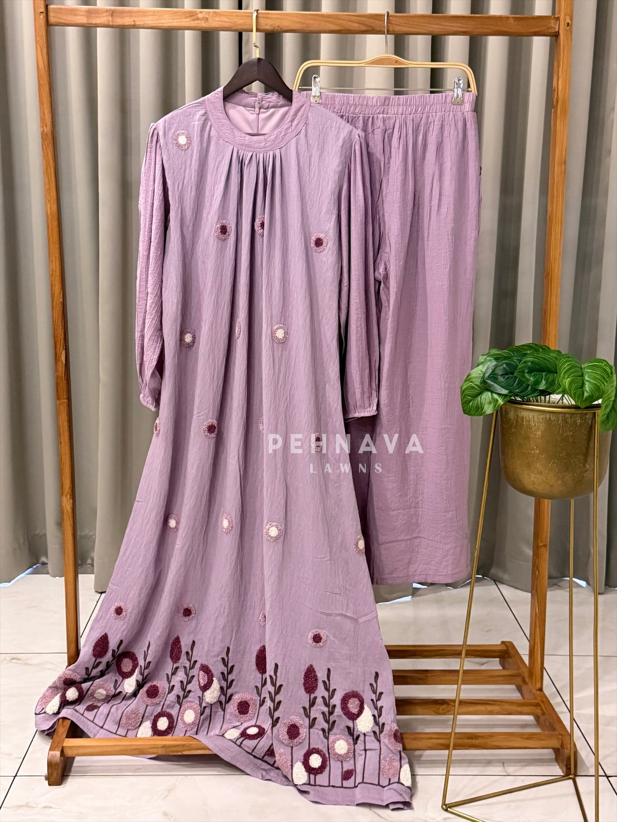 Halter neck Noodle Embroidered Suit 5006