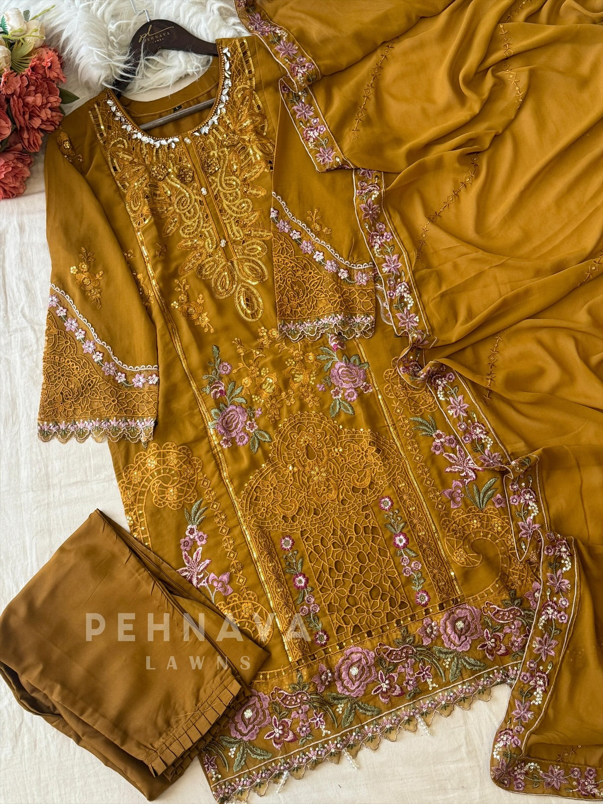 Classic Floral Embroidery Set-5560 - Pehnava Lawns