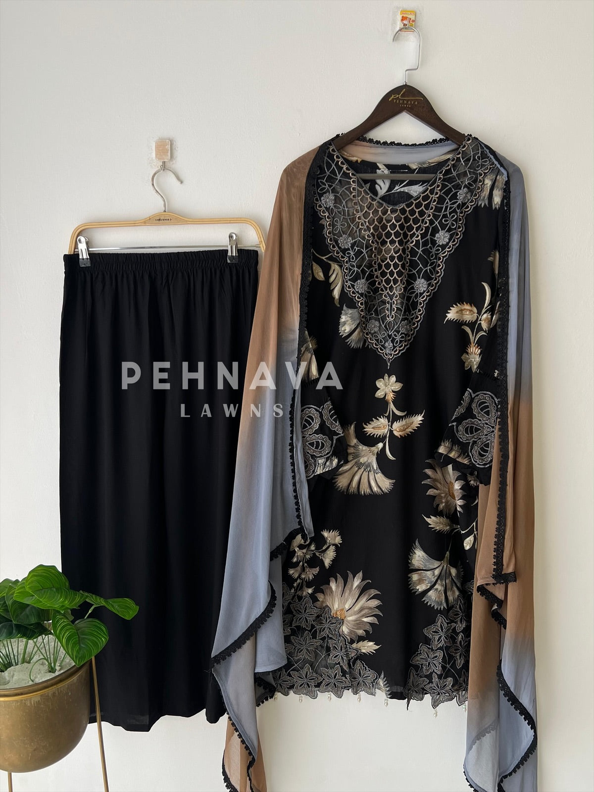 New Floral Embroidery Kurtha Suit