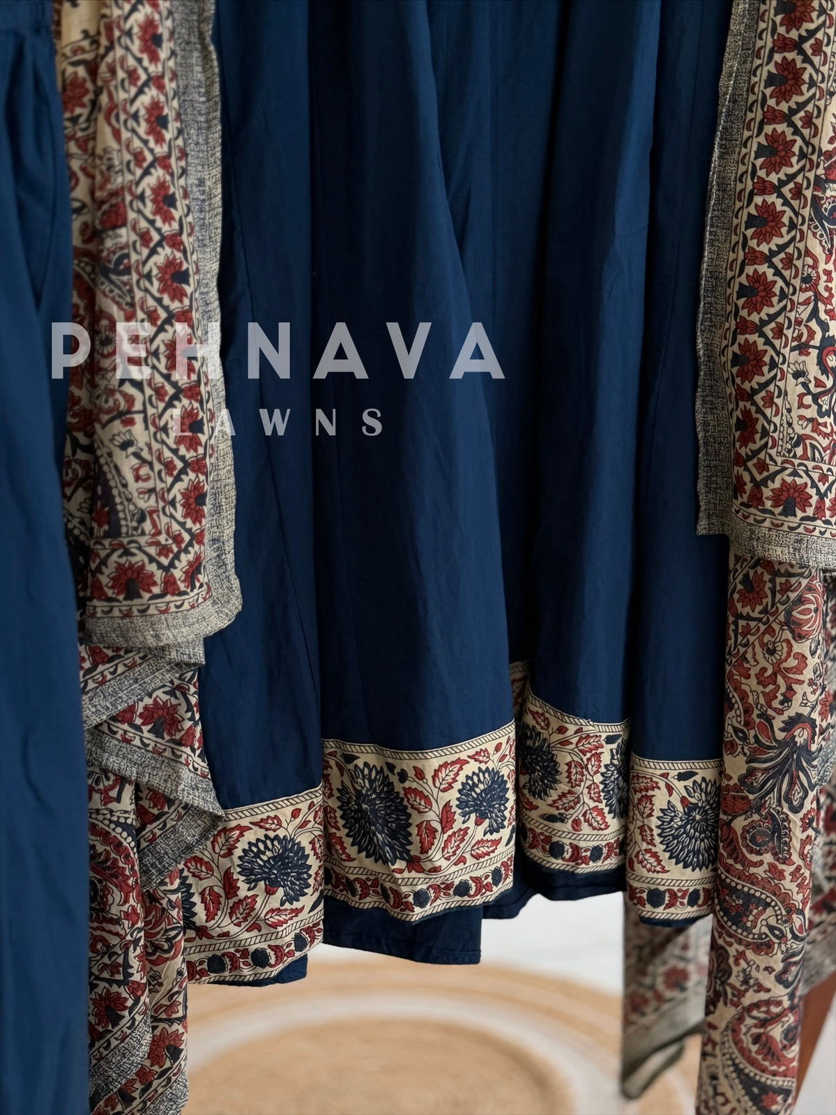 Yoke Hakoba Printed Suit