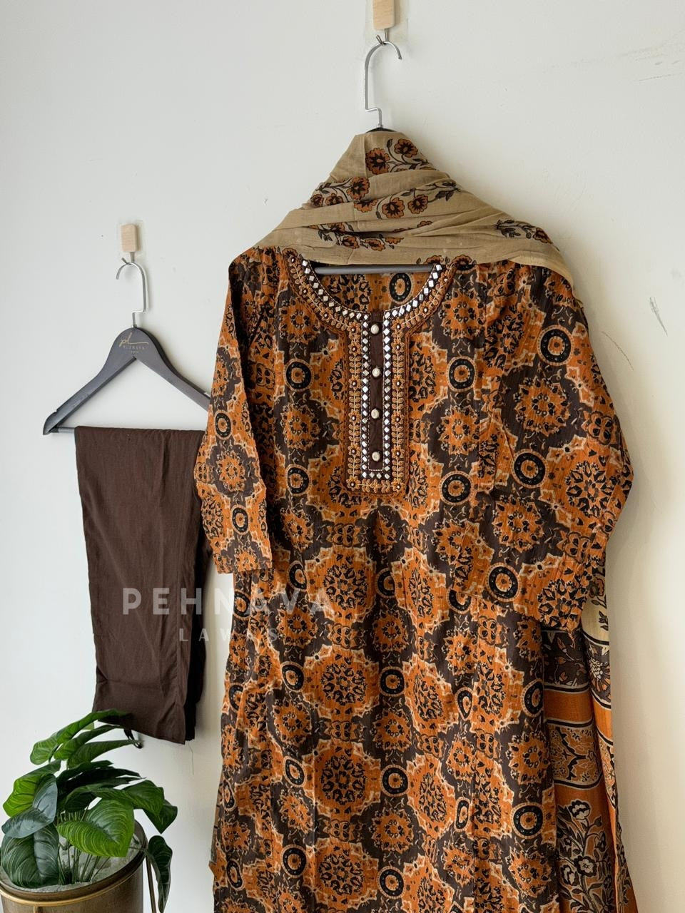 Heritage Kurtha Suit Set-18518 - Pehnava Lawns