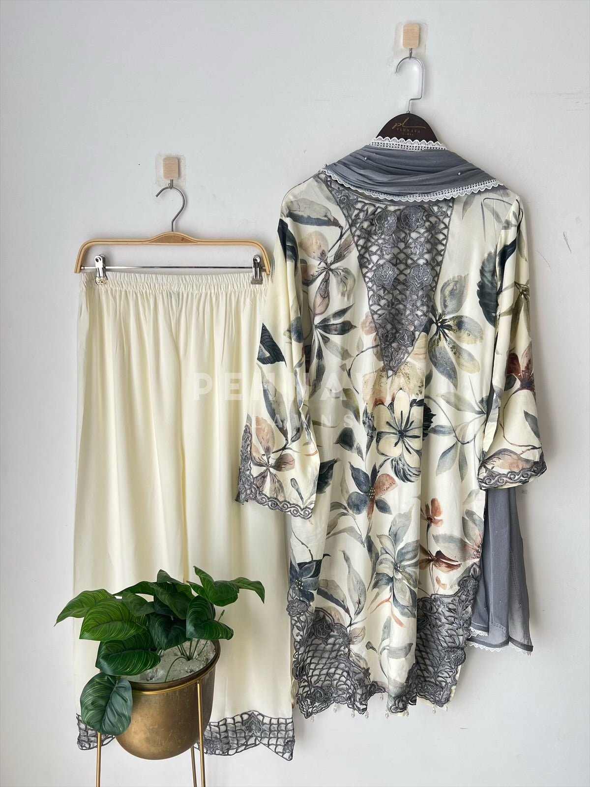 New Floral Embroidery Kurtha Suit -182 - Pehnava Lawns