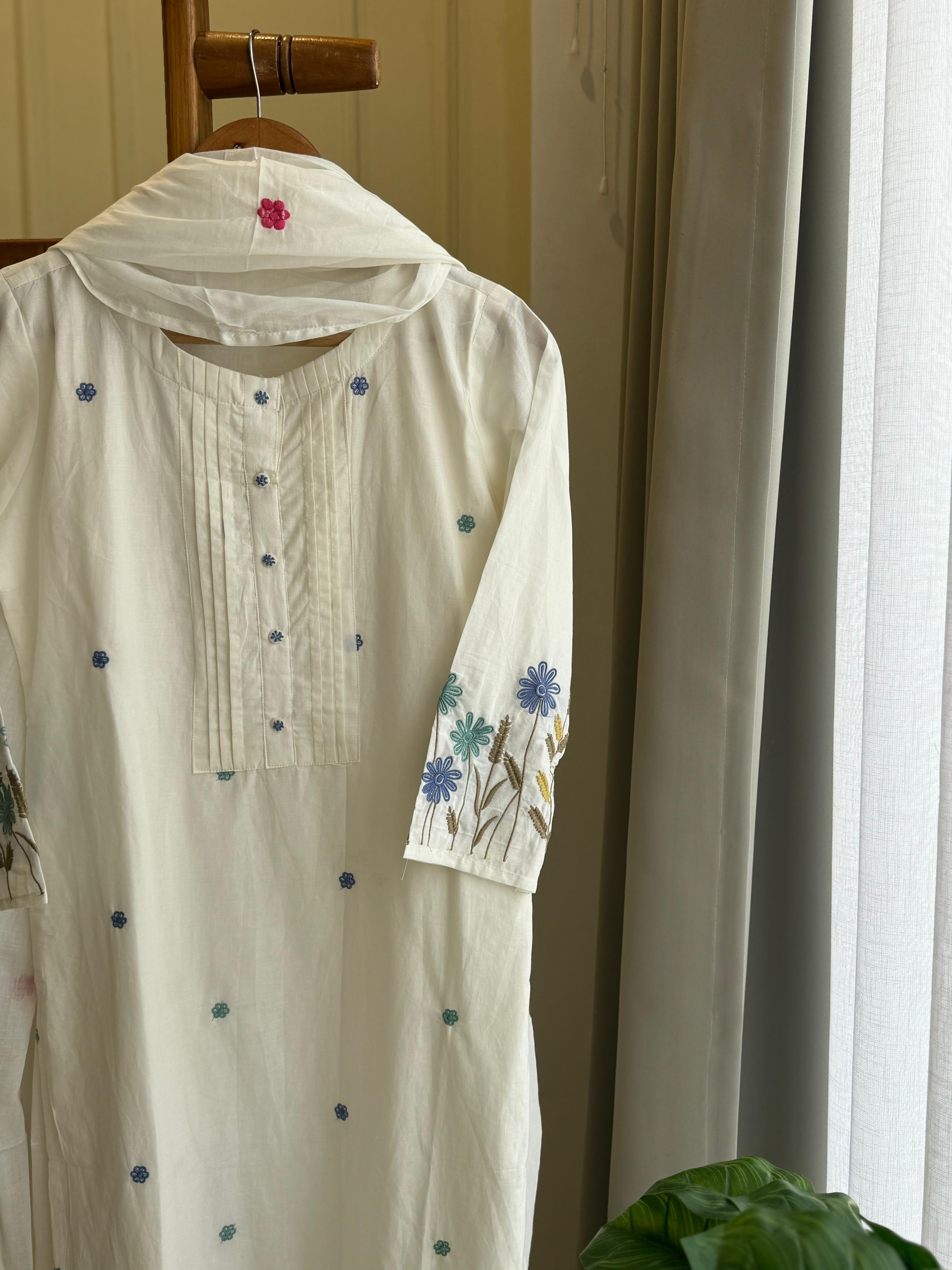 Casual mul-cotton embroidered Suit