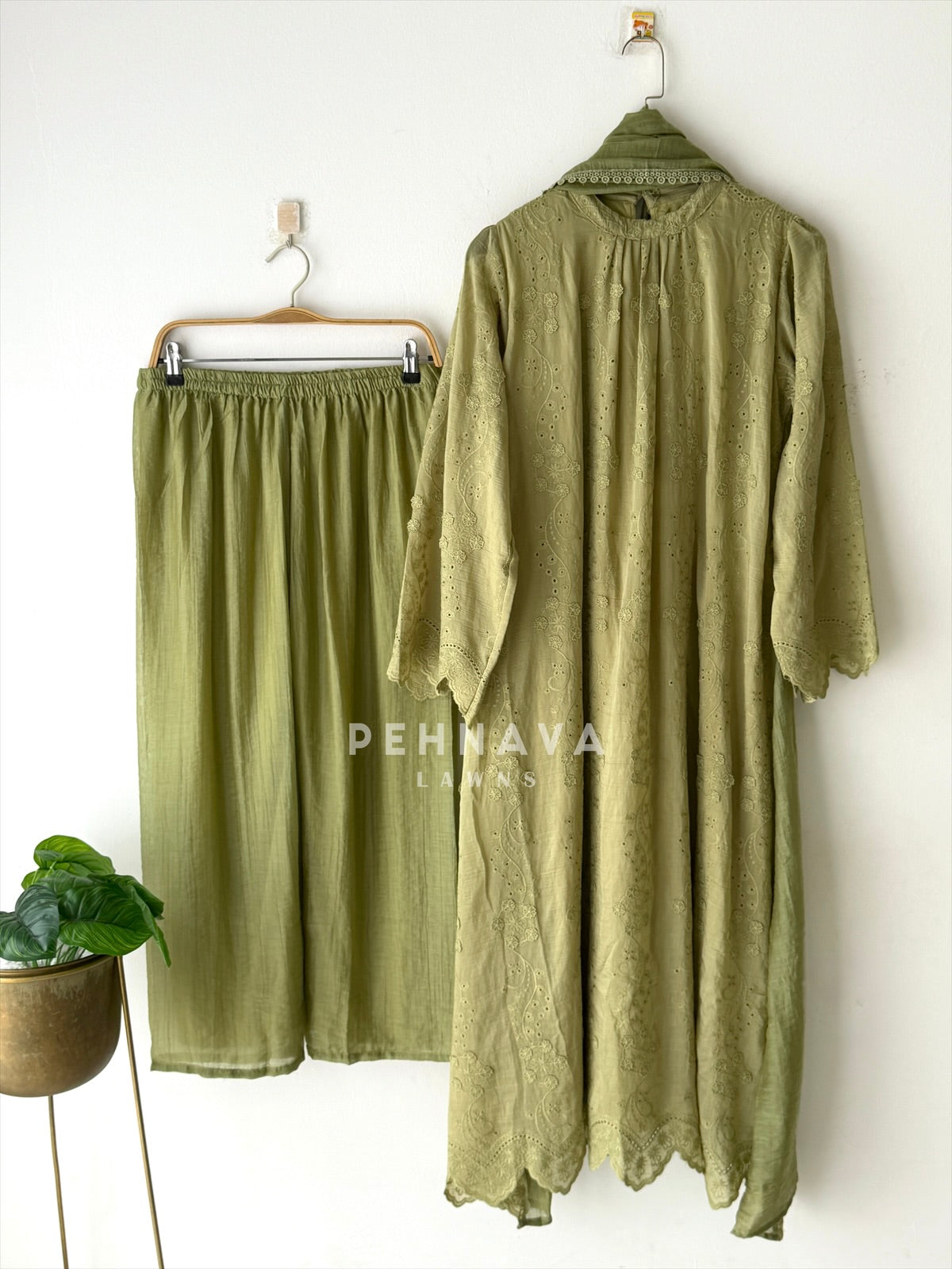 Floral Embroidered Three Piece Suit Set SN5248