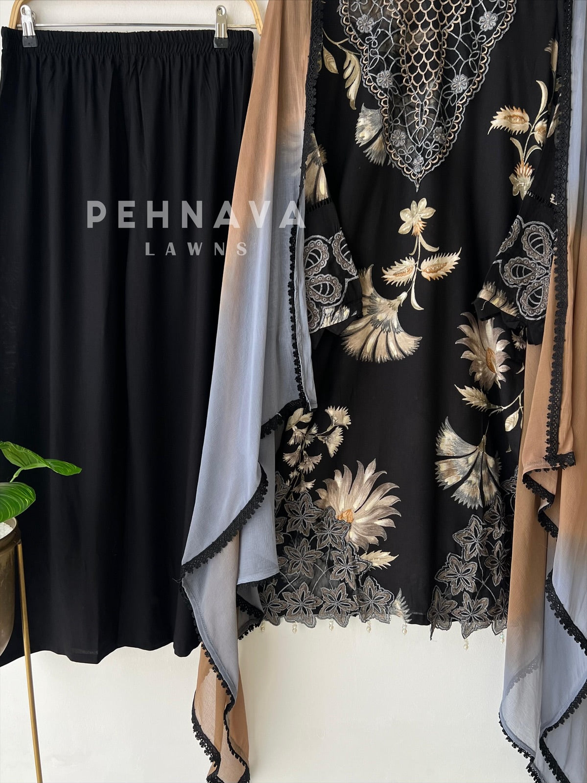 New Floral Embroidery Kurtha Suit
