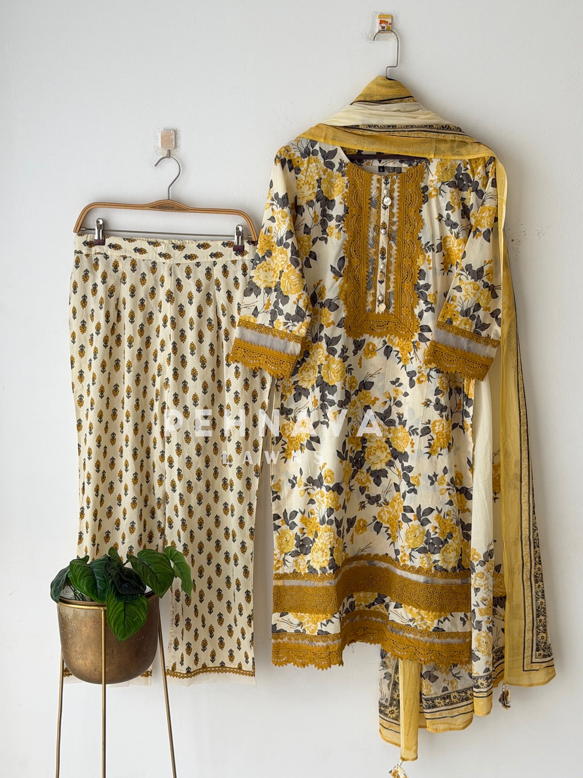 Lace Trimmed Printed Suit Set