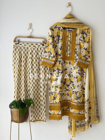 Lace Trimmed Printed Suit Set