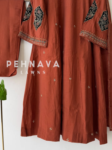 Handworked Anarkali Set with Velvet Detailing(25-30 Days Dispatch Time)