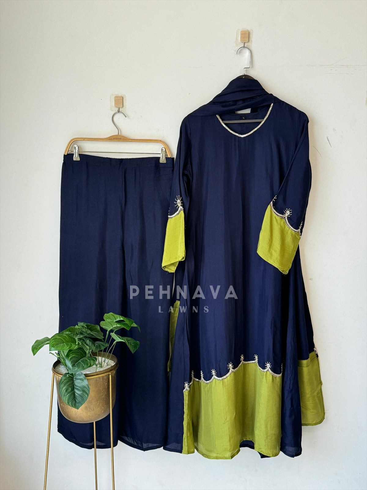 Premium Scallop Border Silk Suit