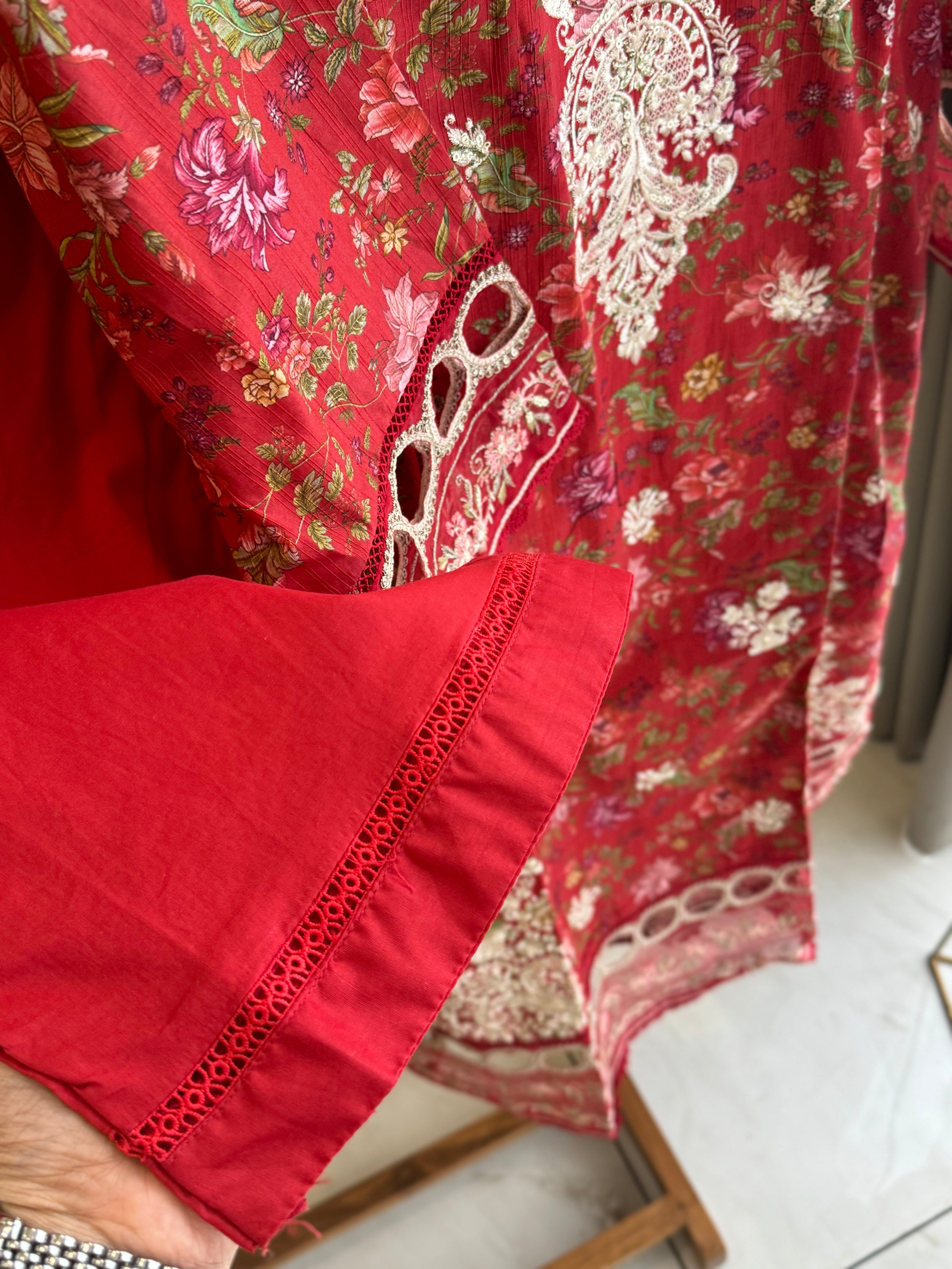 Premium Hand Embroidery Lawn Suit-9