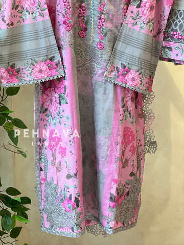 Luxurious trendy pure lawn