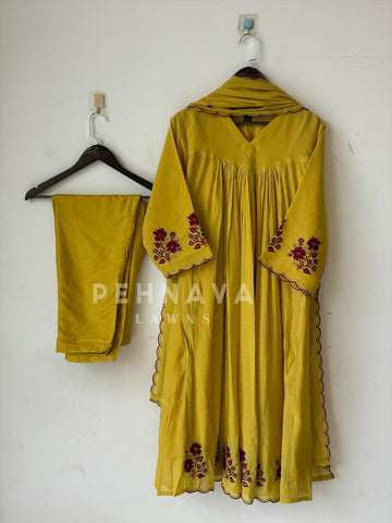 Handworked pleated suit [6-8 Days Dispatching Time] - Pehnava Lawns