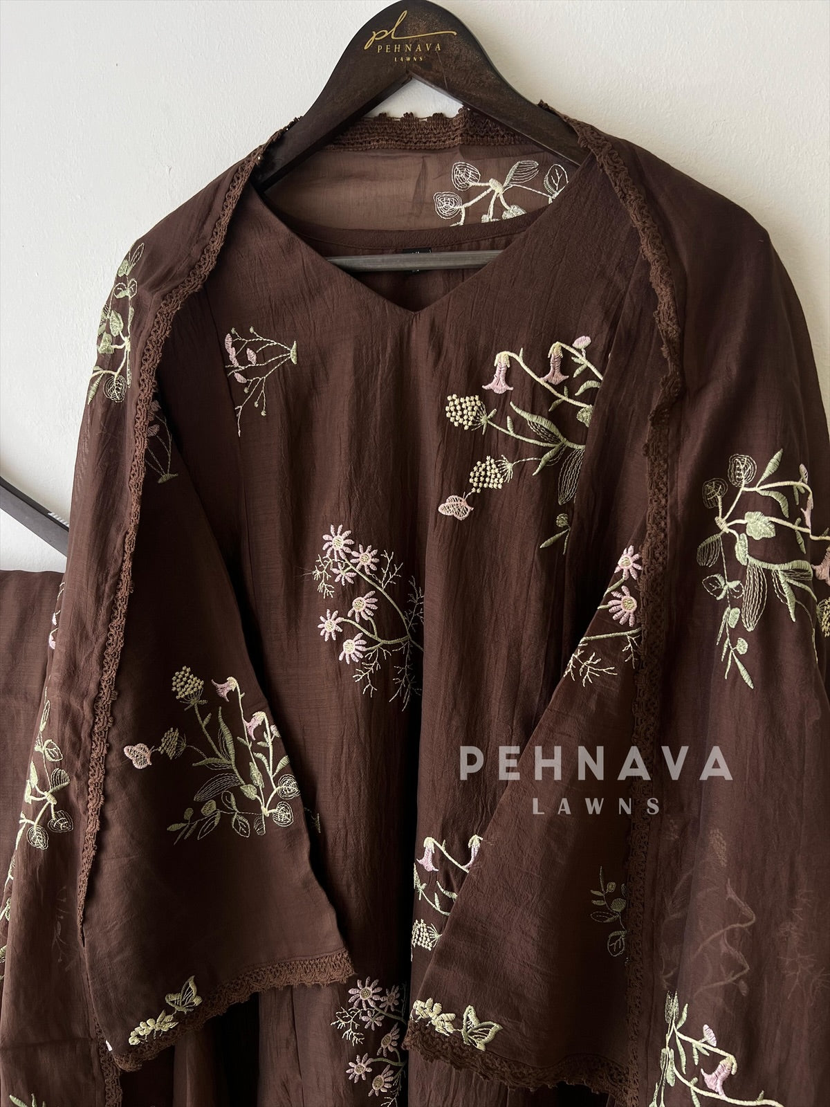 Embroidered Floral Kurta with Lace‑Trim Suit-4138 - Pehnava Lawns