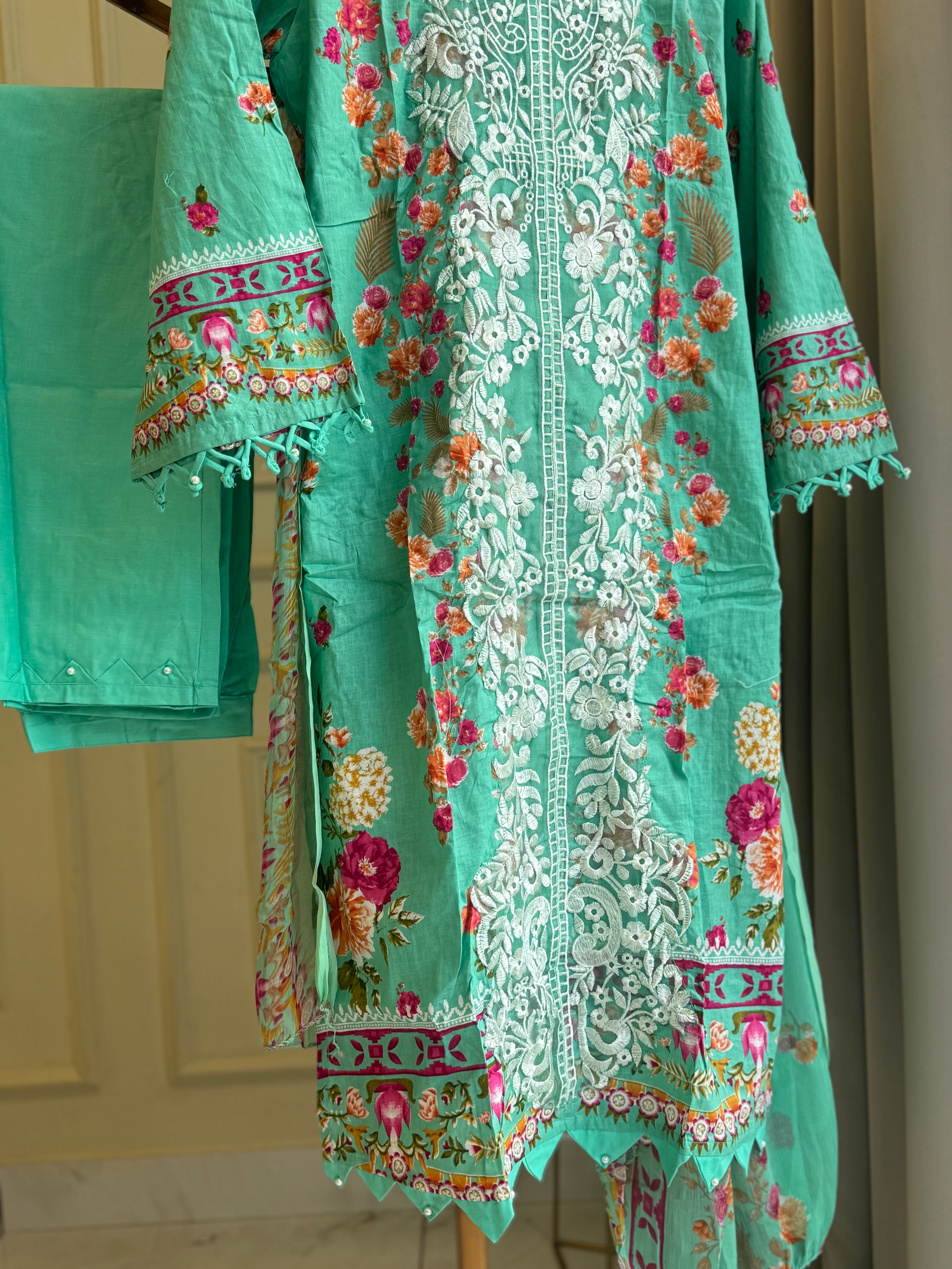 Pure  Cotton suit with embroidered patches and detailings-4