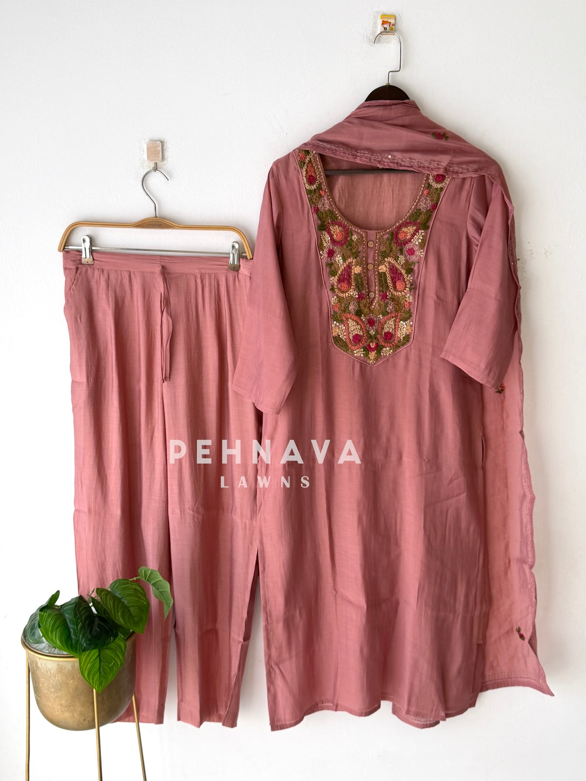 Thread Embroidered Three Piece Set-006