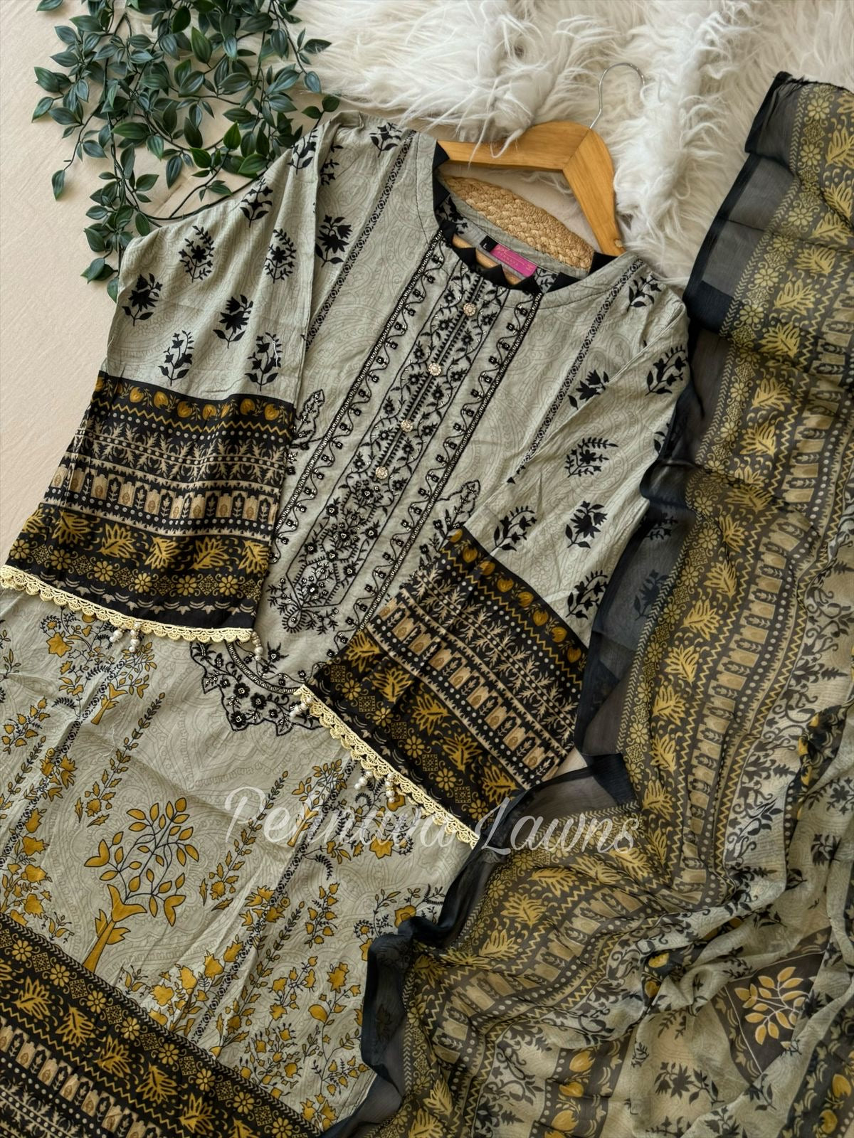 Beige and Floral Delighted Paksuit