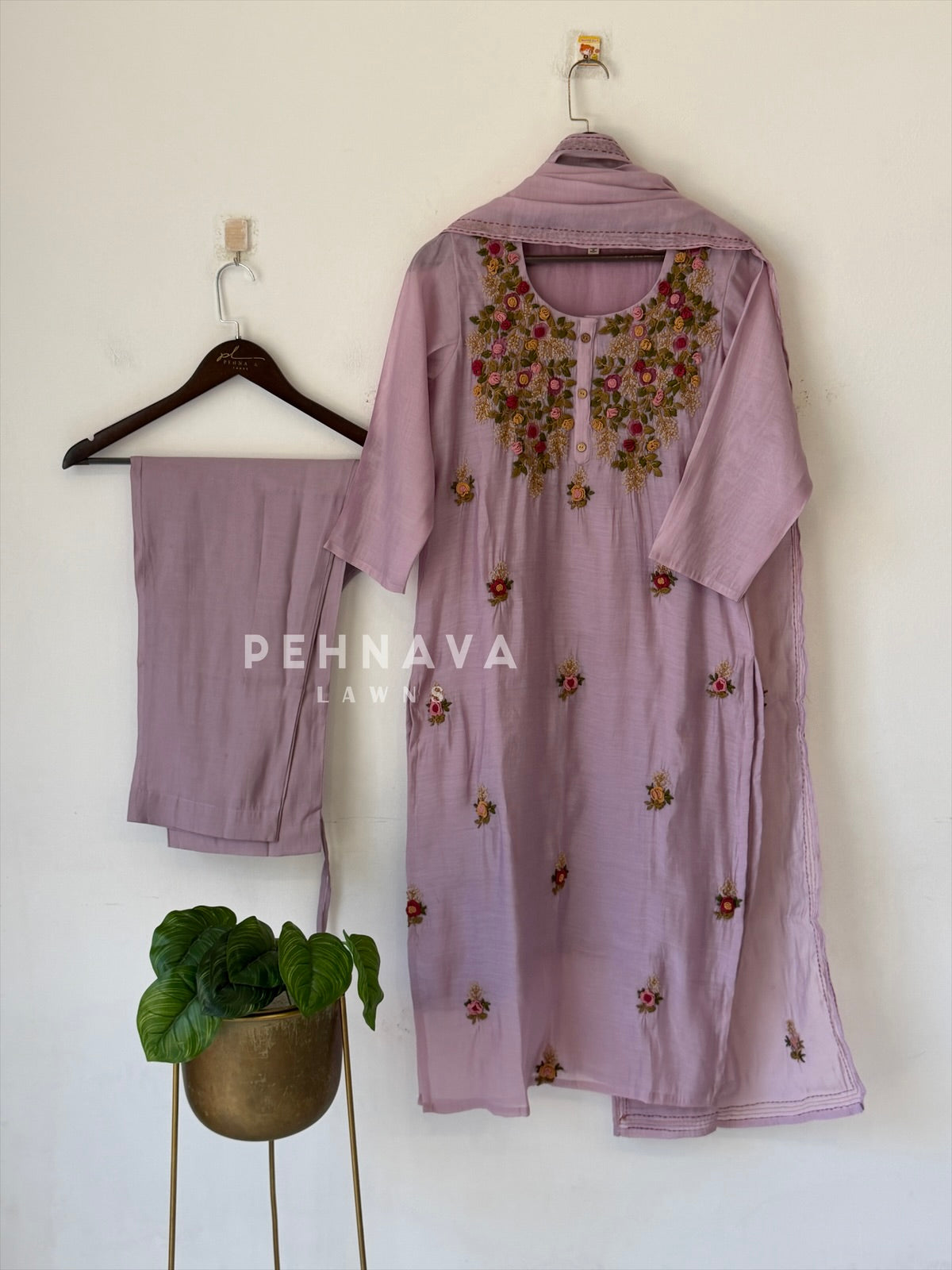 Thread Embroidered Chanderi Suit