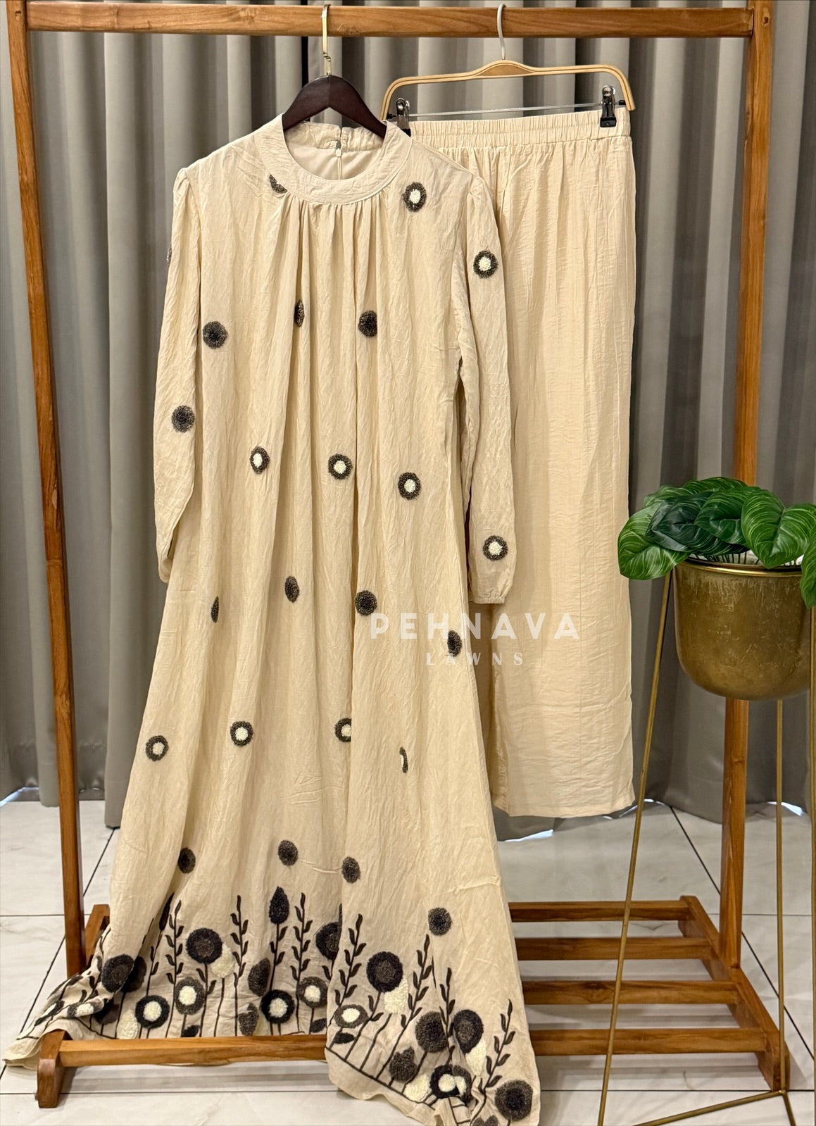 Halter neck Noodle Embroidered Suit 5006