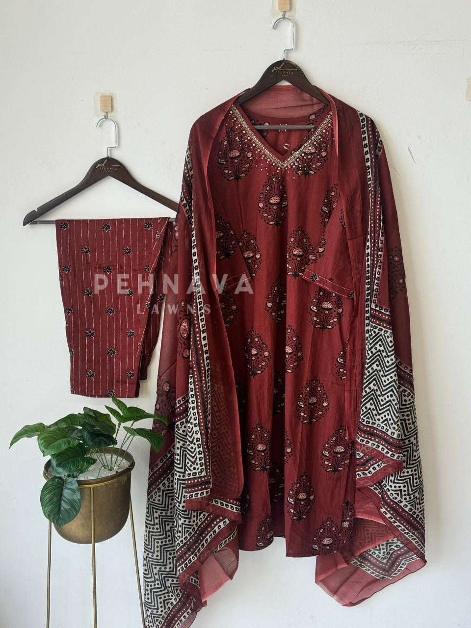 Printed Three-Piece Suit Set-17033 - Pehnava Lawns