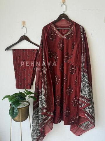 Printed Three-Piece Suit Set-17033 - Pehnava Lawns