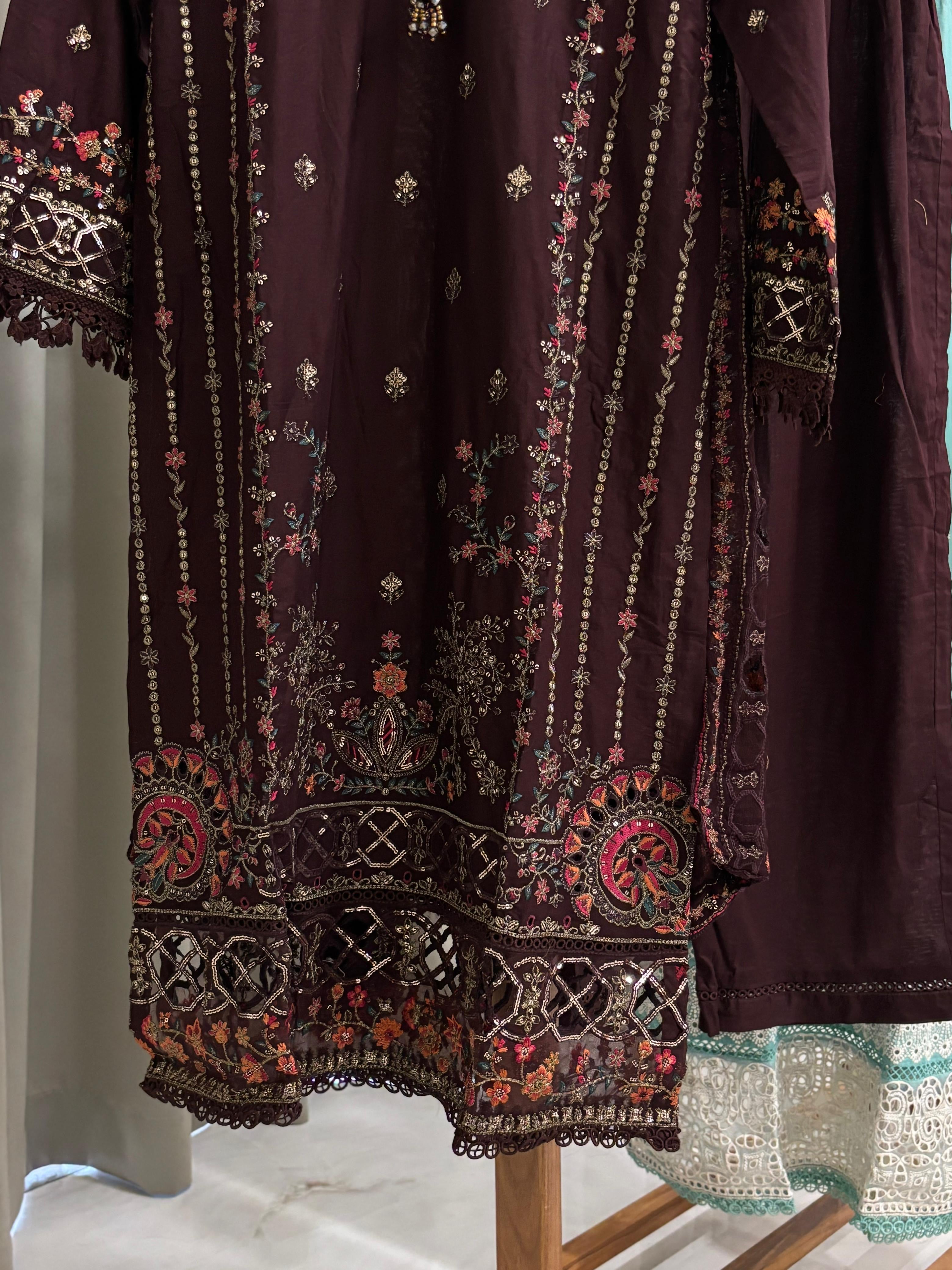 Luxurious Trendy Pure lawn Suit-0924