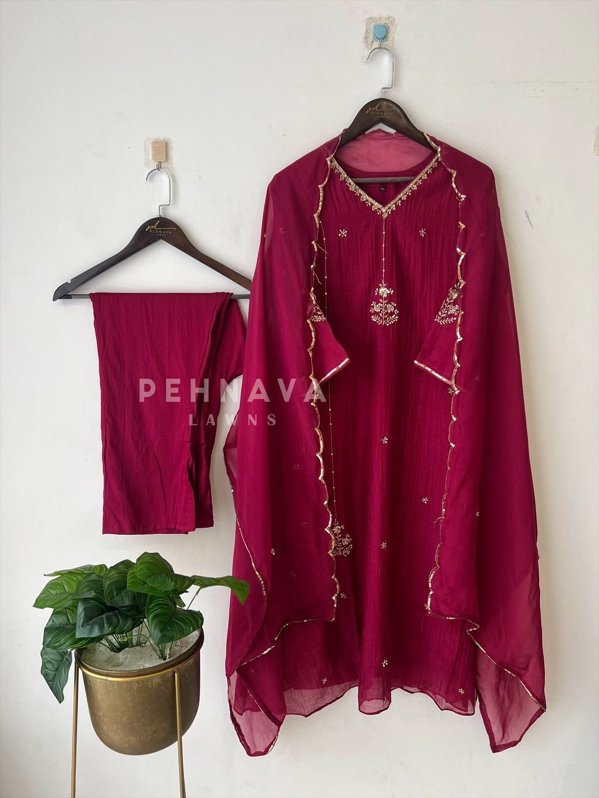 Zari Detailed chandheri suit - Pehnava Lawns