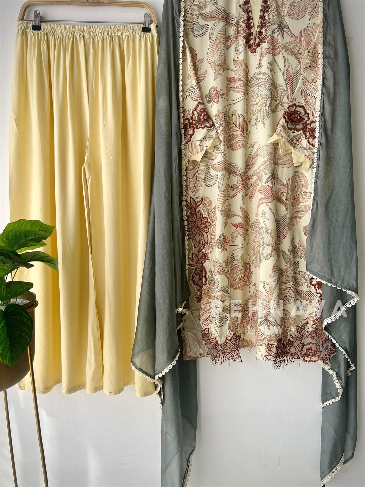 New Floral Embroidery Kurtha Suit