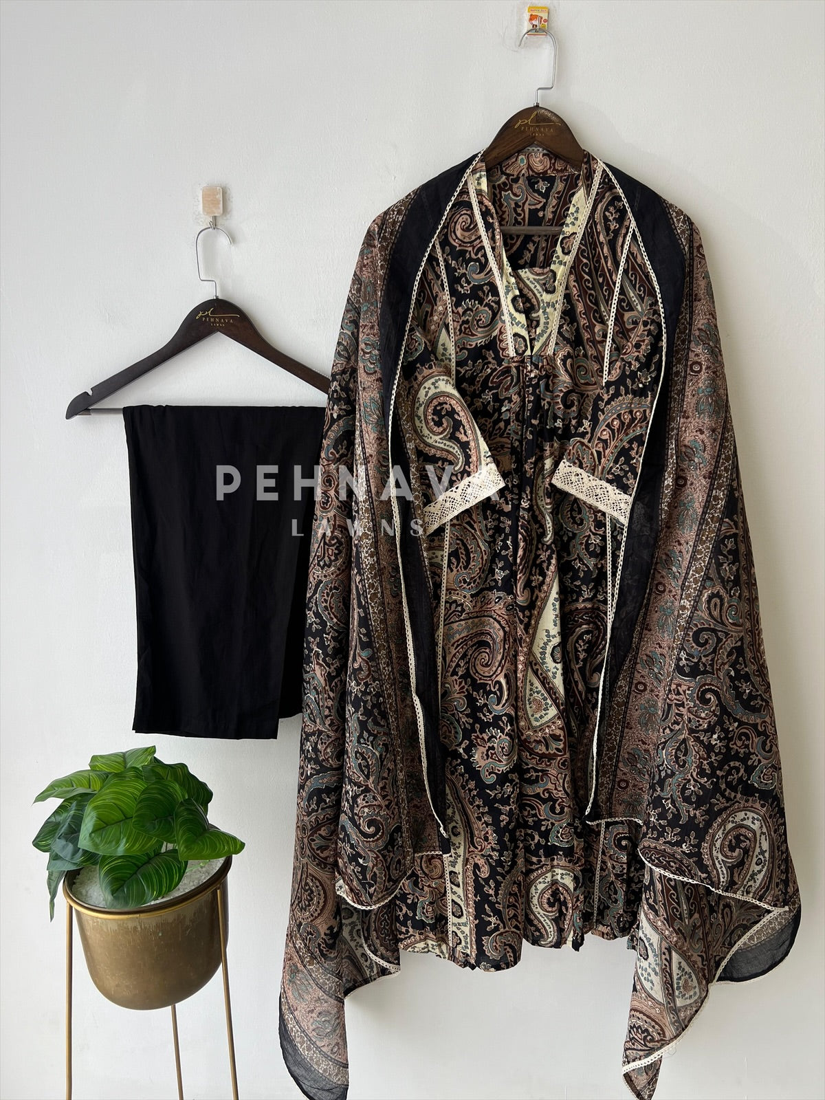 V-Neck Paisley Pattern Suit-4014