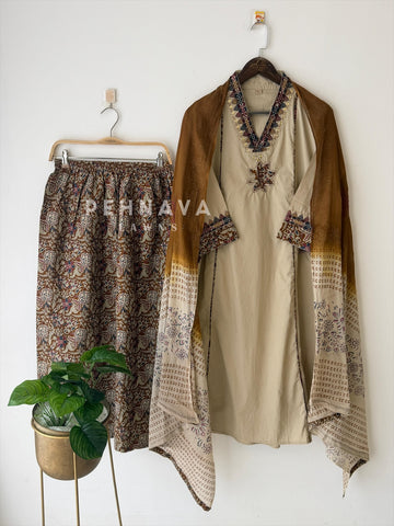Classic Ethnic Print Suit-13048 - Pehnava Lawns