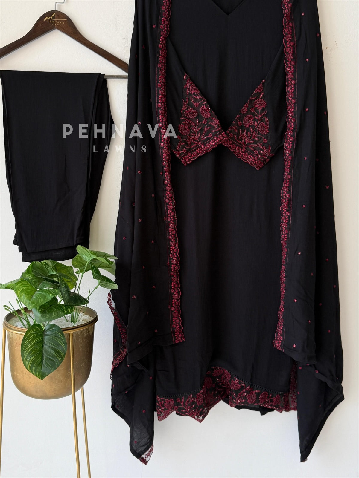 Lace‑Trimmed Embroidered Ensemble-16344