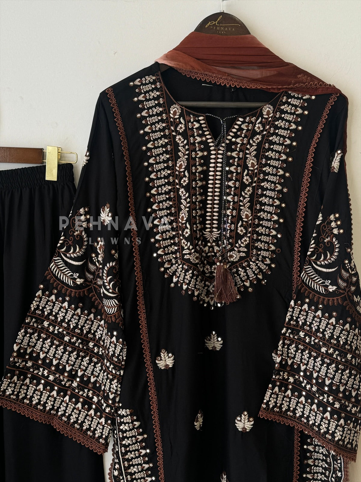 Trendy Black & White Farshi Salwar - Pehnava Lawns
