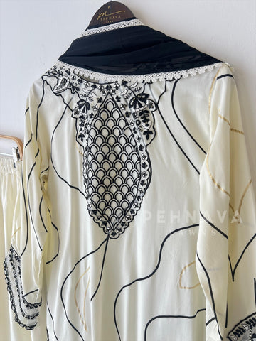 New Floral Embroidery Kurtha Suit-247 - Pehnava Lawns