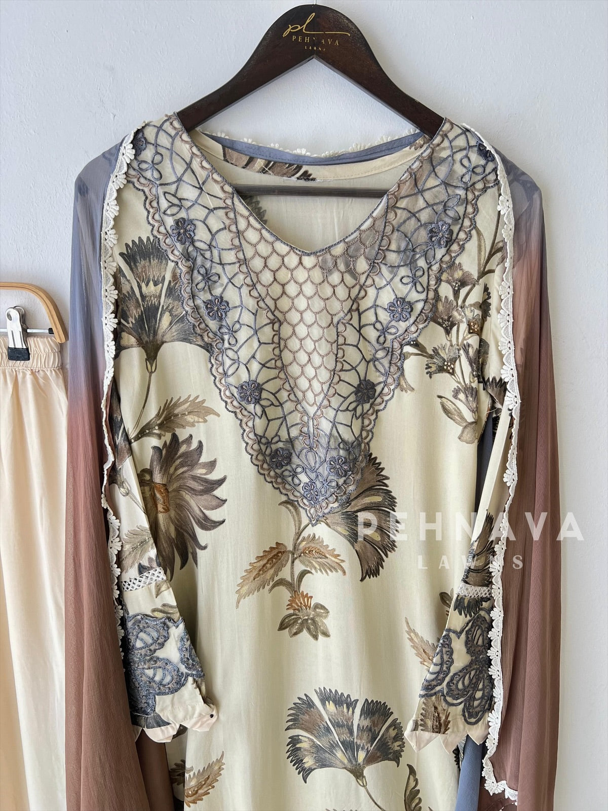 New Floral Embroidery Kurtha Suit