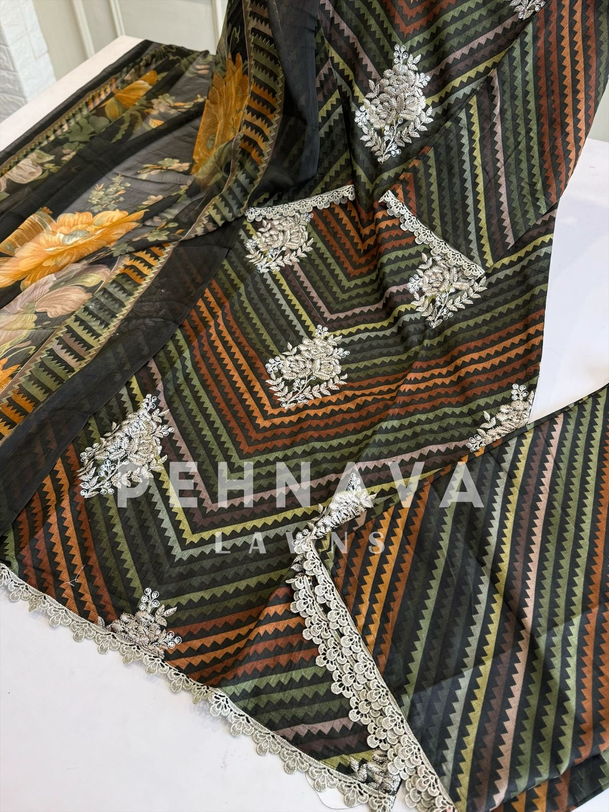 Chevron Lawn Suit with Printed Dupatta-Chiffon/Cotton